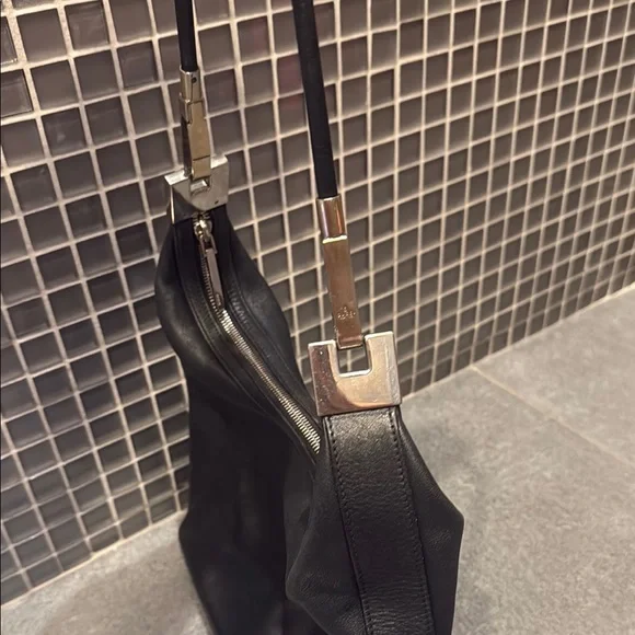 ✨ Authentic Gucci Tom Ford–Era Small Leather Hobo Bag (1997–1999) ✨ - Picture 5 of 17